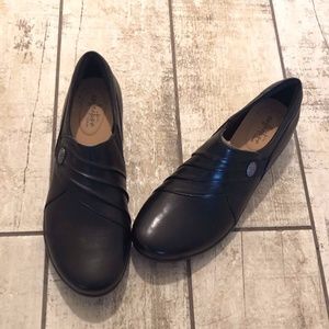 NWT Clarks Hope Roxanne black loafers size 8